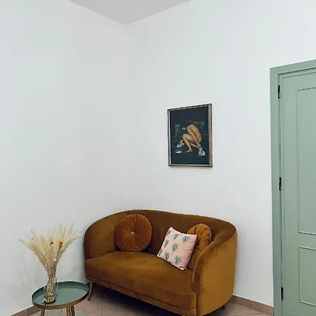 A Ballaro Apartment *